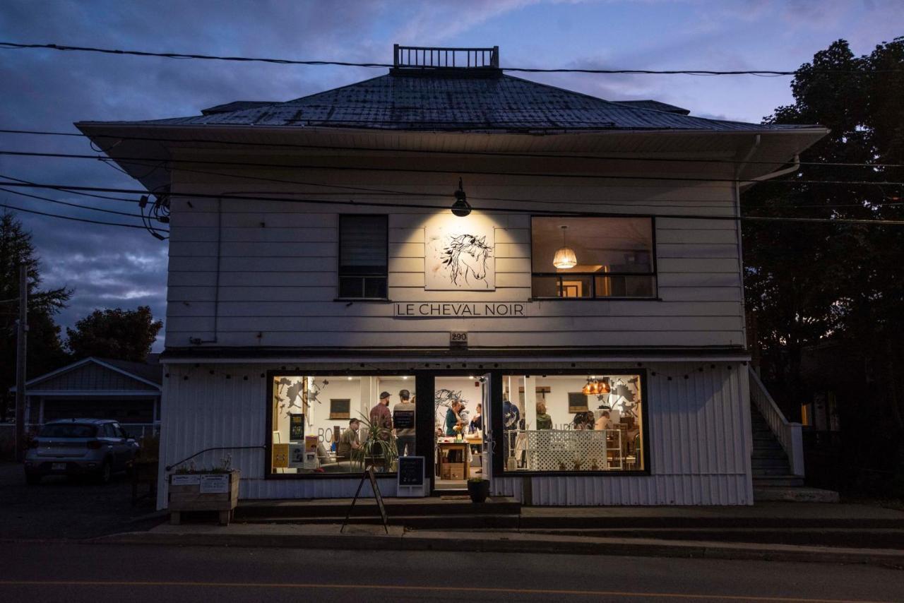 Le Cheval Noir Hostel ทรัวส์-ปิสโตลส์ ภายนอก รูปภาพ