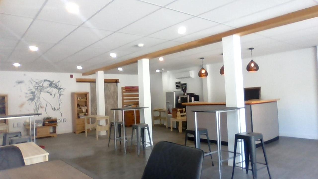 Le Cheval Noir Hostel ทรัวส์-ปิสโตลส์ ภายนอก รูปภาพ