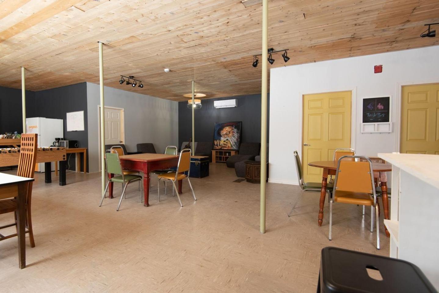 Le Cheval Noir Hostel ทรัวส์-ปิสโตลส์ ภายนอก รูปภาพ